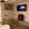 Gower Villa Luxury Cottage, 2 bedroom en-suite with Hot Tub - Clynderwen