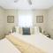 *Lux Modern Townhome * Downtown* King Beds * Duke*