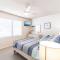 Laman Lodge, 1,15 Laman Street - Stunning Views, air conditioned unit with water views and Wifi