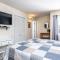 WOW Views!!-Mountain Escape-Outdoor Pool-Close to Downtown-WiFi-Cable-Private Balcony