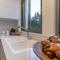 Holysuite Moshe Hess