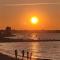 Apartment mit Meerblick, 50 Meter vom Sandstrand - Nin