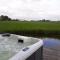 Prive jacuzzi cows dairyfarm relaxing sleeping - Hitzum