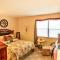 Waterfront Port Clinton Condo with Pool Access!