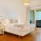 Maison Privee - Modern and Airy 2BR in Palm Jumeirah - Dubai