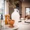 Chic Retreat, 4BR Near DT & WEM, Fireplace, Trails, Sleeps 10!