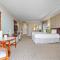 Luxe beachfront studio at Sunny Isles Miami - ميامي بيتش