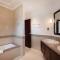 Maison Privee - Palm Jumeirah Beach Front XL Villa with Private Pool - 迪拜