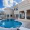 Maison Privee - Palm Jumeirah Beach Front XL Villa with Private Pool - 迪拜