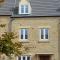 Modern Town House near Oxford - 3 double bedrooms - Witney