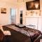 Giggling Creek Cottage - BedJet! King Sized! Gazebo, 45 Acres, Arcades, Nintendo, more