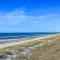 Atlantic Beach Home with Decks and Fire Pit - 大西洋滩