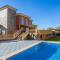 Villa Valle Mar - sea view, heated pool, steps to the beach