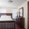 Cozy 2 Bedroom Home Minutes from Beach & Bars