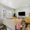 Deco Townhouse - 3 bedroom 2 story private home
