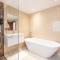 Deluxe Retreat In JBR - Million Dollar View - Balcony - Dubai