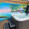 "Chez Claudia "charmant logement avec jacuzzi privatif en toute intimité sur belle terrasse extérieure en bois et piscine
