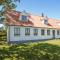 4 Bedroom Stunning Home In Sams - Brundby