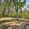 Charming Home with Deck and Yard - 1 Mi to Lake Texoma! - Willow Spring