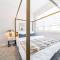 Nordic Retreat, 4BR, Min to WEM & DT, AirCon & Fireplace, Sleeps 10!