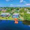 Blue Heron House, Private 4 BR Waterfront w Heated Pool and Fire Pit - Ruskin