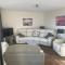 Newcastle Seafront Apartment with Wifi and Parking