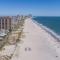 Gammys Beach Getaway Sleeps 20 2 blocks to Beach - 文特诺市