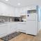 Gammys Beach Getaway Sleeps 20 2 blocks to Beach - 文特诺市