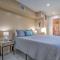 Canal-Front Condo Walk to Downtown Ft Lauderdale!