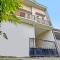 OYO LIFE 92077 Tarlo Guest House 3
