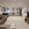 Stunning 2-Bed Apartment in Stevenage, Sleeps 5 with free Private Parking - 斯蒂夫尼奇