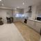 Stunning 2-Bed Apartment in Stevenage, Sleeps 5 with free Private Parking - 斯蒂夫尼奇