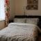 2 bedroom Chalet all to yourself, free parking, dogs welcome
