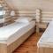 Stunning Home In Jezierzany With Sauna - 杰泽扎尼