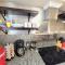 Nice 2 BDR 2 BATH near Airport with fast WiFi and Parking - 赫恩登