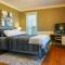 4BR/2.5BA Home boasting 2400sqft and Eat-in KTN