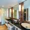 The ShellSea Krabi I Luxury Beach Front Resort & Pool Villa - 班奥南矛