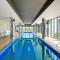 Spacious 2-bedroom suite, luxury living, with Indoor Pool, Sauna, Gym - Melbourne