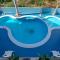 Delphinus Inn