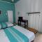 Delphinus Inn