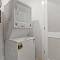 Elegant 2BR Apartment with In-Unit Laundry - Sheridan 102 - Чикаго