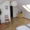 Sehr-schoene-4-Raum-Maisonette-Fewo-mit-110qm-Balkon-zentral-preiswert-T7