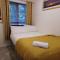 Huku Kwetu -The Maltings White Door-1st Floor-2 Bedroom Apartment -Self Catering-Quiet- Free Parking - Dunstable