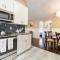 3Br 2Bth Beach House Retreat/10 min to downtown & beach