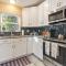 3Br 2Bth Beach House Retreat/10 min to downtown & beach