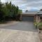 Quiet family retreat getaway - Wildlife Park, Sovereign Hill, Kryall Castle and city at your door - modern house, 8 guests, 4 bedrooms, 5 beds