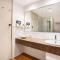 Richmond Henty Hotel