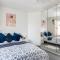 MOYDOM Cosy Apt sleeps 4 with self breakfast & carpark - Redbridge