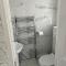 MOYDOM Cosy Apt sleeps 4 with self breakfast & carpark - Redbridge