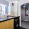3 Bedroom House with Garden and Driveway Parking - Less than 10 Mins from Chester City Centre